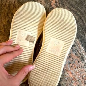 Sneakers with fur and rhinestone